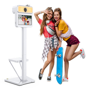 Horizontal LCD screen photo booth